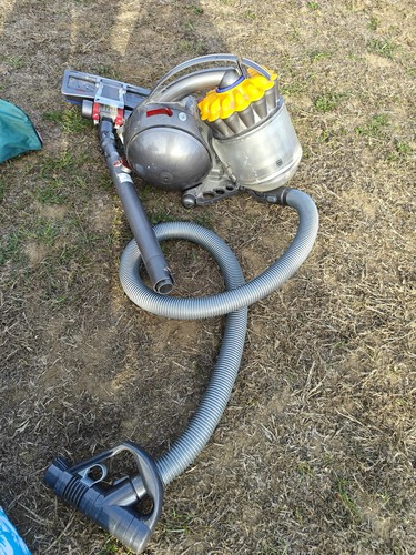 Dyson dc28c bagless cylinder - dyson,