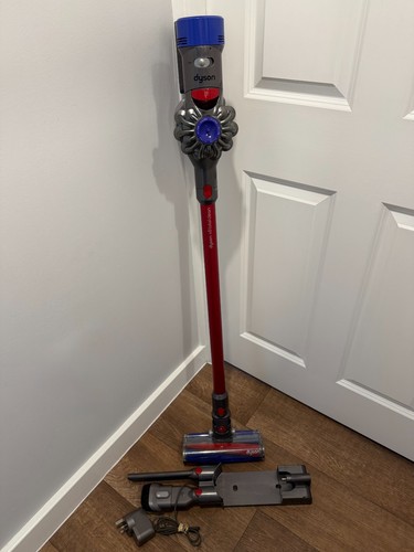 Dyson total clean vacuum - v8,